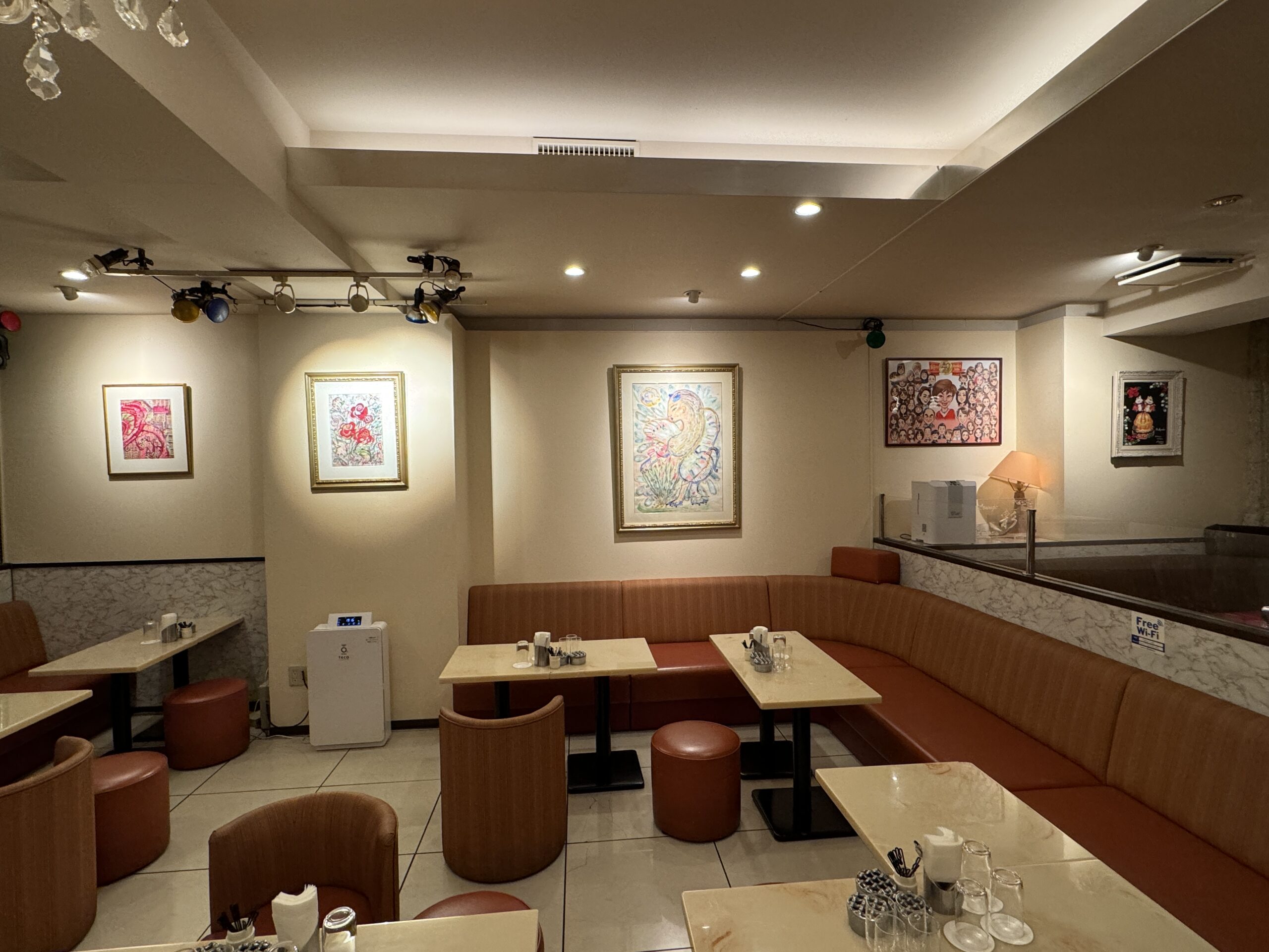 ラウンジ彩の店内写真